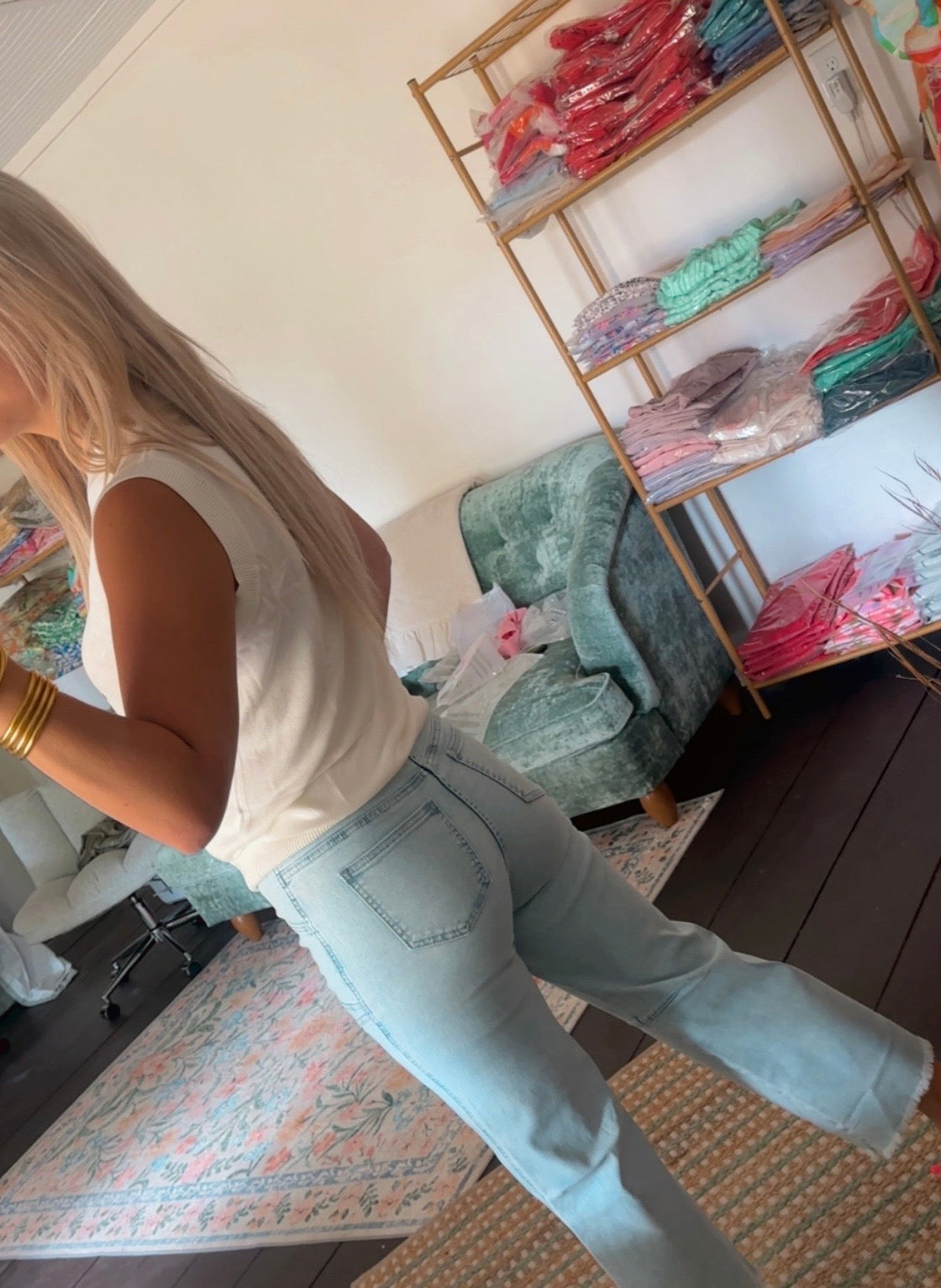 Solid Frayed Regular Cropped Light Wash Jeans